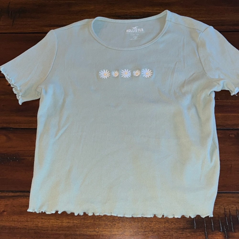 hollister green daisy baby tee size small